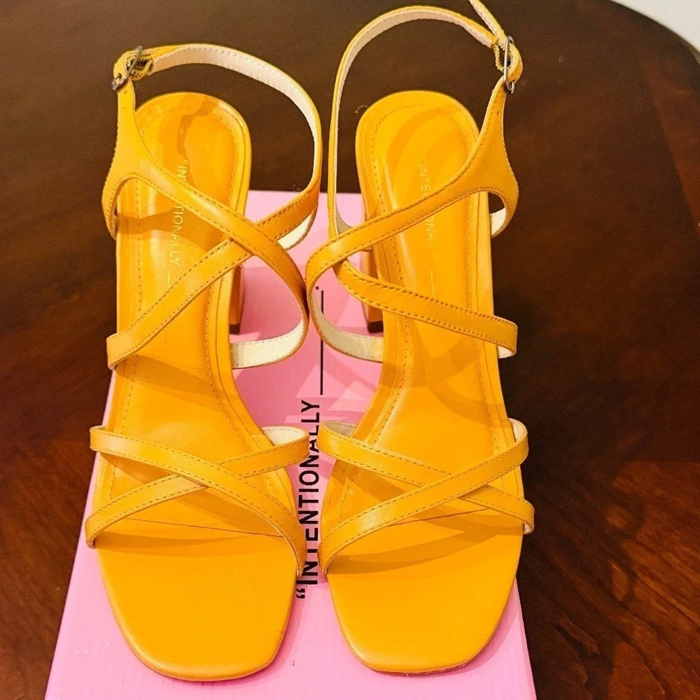 NIB – Intentionally Blank Naples Heel – EU‎ 40 / US 9.5–10 – Mandarin
